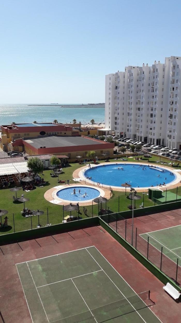 Gatu Arena " Preferente Mayores De 25 Anos Y Familias " El Puerto de Santa María Buitenkant foto
